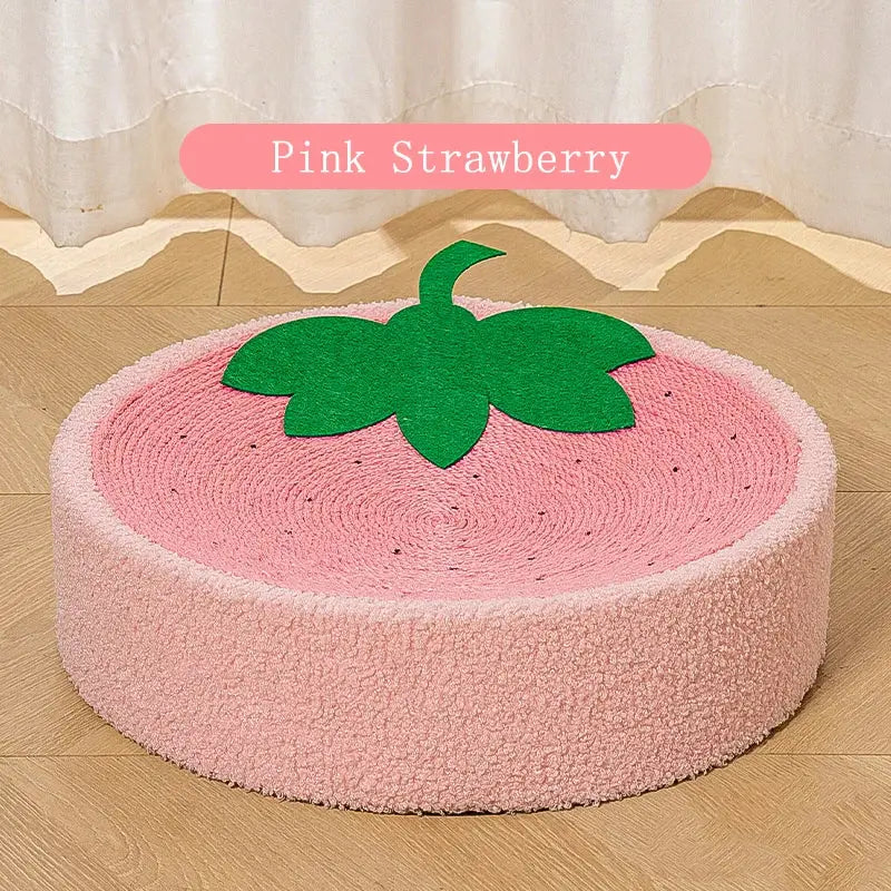Gâteau rose avec feuille verte sur Chic Cat Scratching Post, l’accessoire parfait pour les animaux