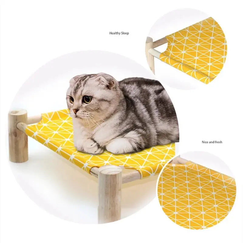 Hamac pour chat en bois durable avec motif bois, représentant un chat sur une chaise jaune