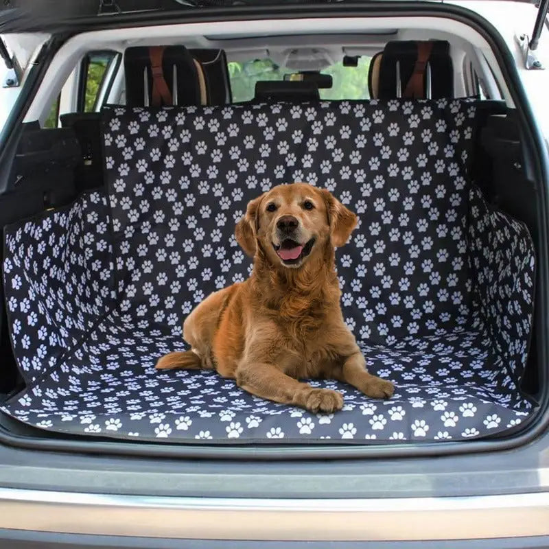 Un chien qui se promène en voiture sur une housse de siège en tissu Oxford pour une protection optimale
